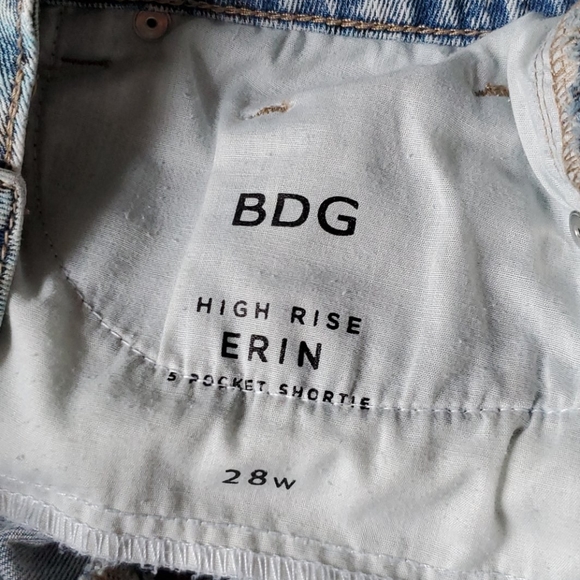 BDG High Rise Erin Faded Floral Shortie Shorts - Picture 5 of 9